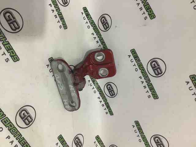 Навеска двери водителя (петли) LR042351 LAND ROVER