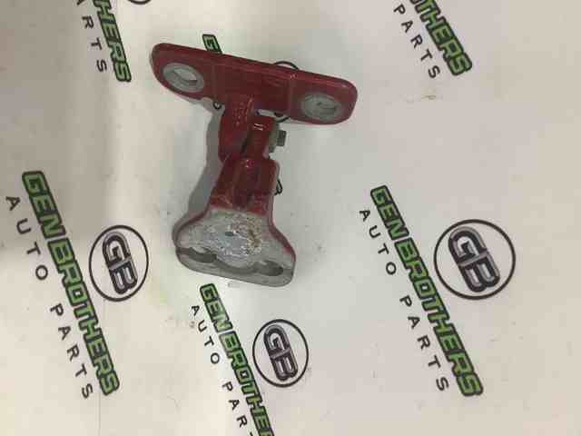 Петля передней двери правая LR042352 LAND ROVER