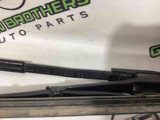 LR043869 LAND ROVER Рычаг-поводок стеклоочистителя заднего стекла купить в Сумы