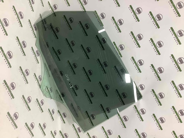 Стекло задней двери, правой LR044529 LAND ROVER