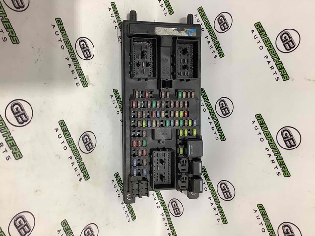 Монтажный блок предохранителей LR045149 LAND ROVER