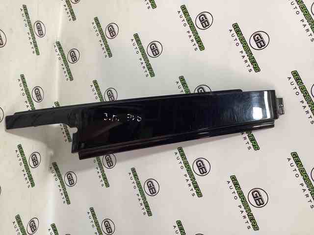 Накладка двери задней правой вертикальная LR050771 LAND ROVER