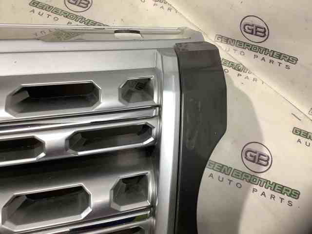 LR055881 LAND ROVER Решетка радиатора купить в Харьков