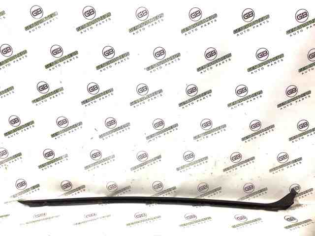 LAND ROVER LR061136 Накладка стойки кузова внешняя передняя левая в наличии Ужгород