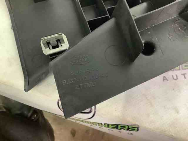 LR061563 LAND ROVER Облицовка задней панели багажника купить в Ужгород