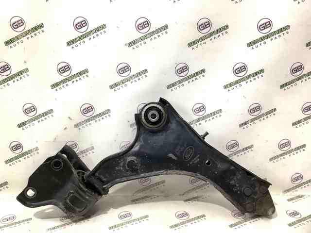 Левый рычаг передней нижней подвески LR086108 LAND ROVER