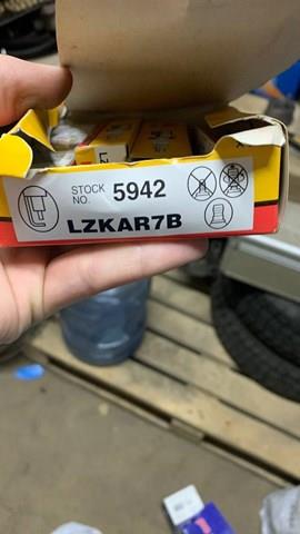 LZKAR7B Свеча зажигания купить Житомир
