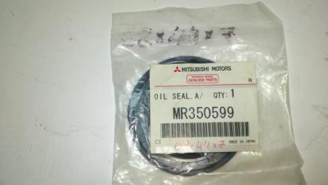 MR350599 Mitsubishi сальник акпп/кпп (входного/первичного вала)