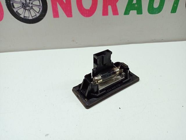 Luz de matrícula 8T0943021 VAG