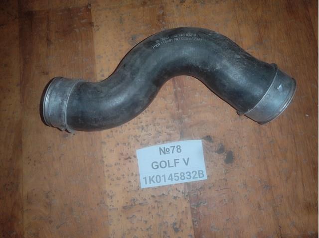 Tubo flexible de aire de sobrealimentación inferior derecho 1K0145832B VAG