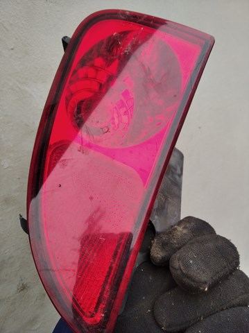 Piloto parachoques trasero izquierdo 8200027155 RENAULT