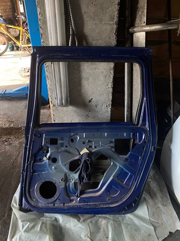Puerta trasera derecha 821009310R RENAULT