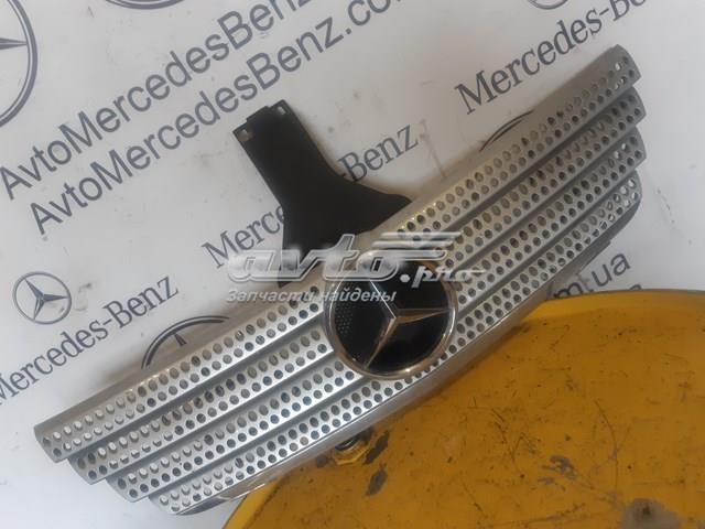 Решетка радиатора A2038801283 Mercedes