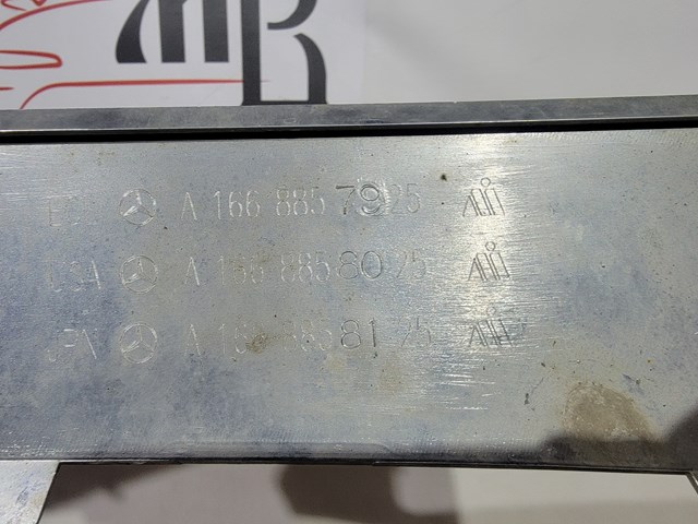 Переднє ікло бампера A1668857925 MERCEDES