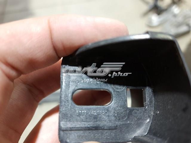 Кронштейн бампера переднього 51117421839 BMW