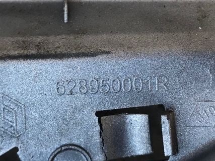 Soporte del emblema de la parrilla 628950001R RENAULT