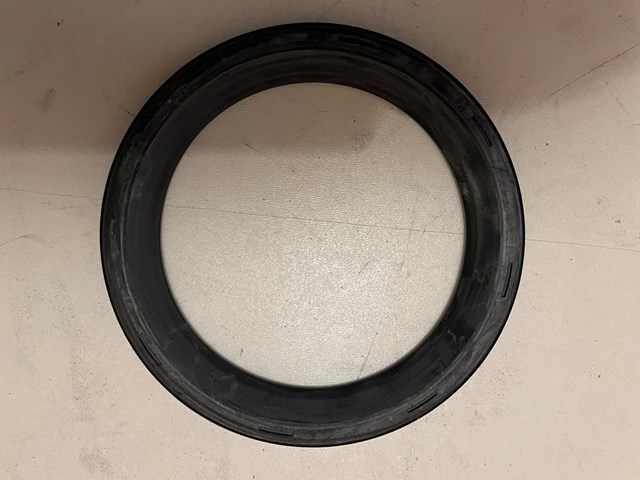 132761LA0A Nissan/Infiniti Прокладки свечных колодцев
