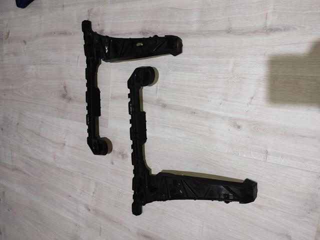 Soporte de guía para parachoques trasero, derecho 8W5807454 VAG