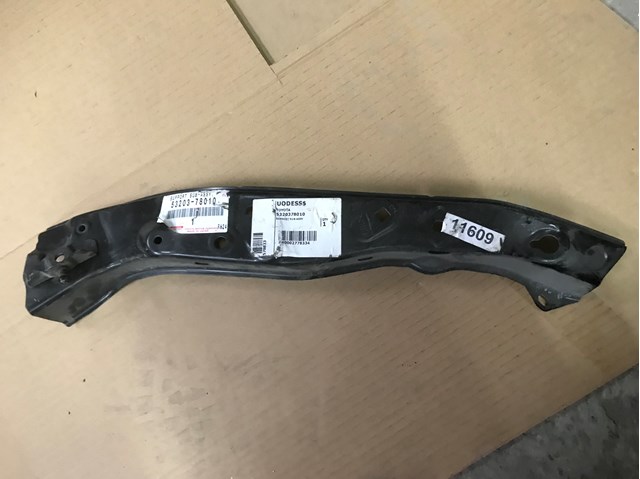 Soporte de radiador izquierdo 5320378010 TOYOTA
