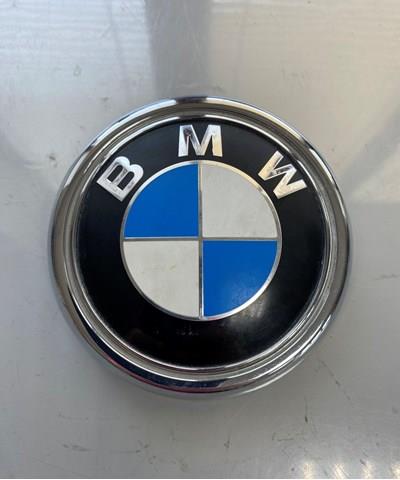 Фірмовий значок на кришку багажника 51147364375 BMW