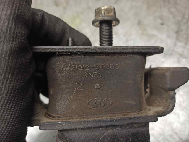 Левая/правая опора двигателя 218123E250 Hyundai/Kia