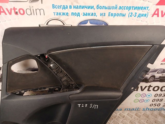 Guarnecido de puerta trasera derecha 6763005B10C2 TOYOTA