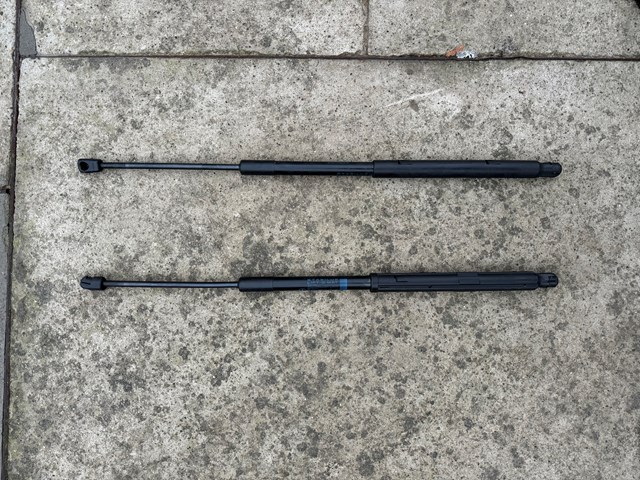 Muelle neumático, capó de motor derecho A2139800264 MERCEDES