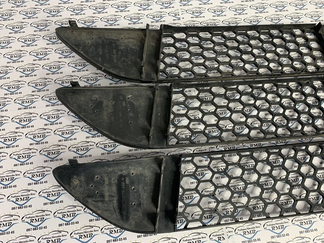 Решетка бампера переднего A2218850053 Mercedes