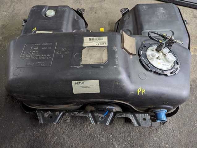 LR086524 Land Rover Бак топливный