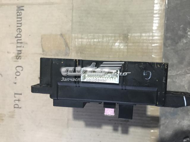 Caja de fusibles, trasera interior 8637A465 MITSUBISHI