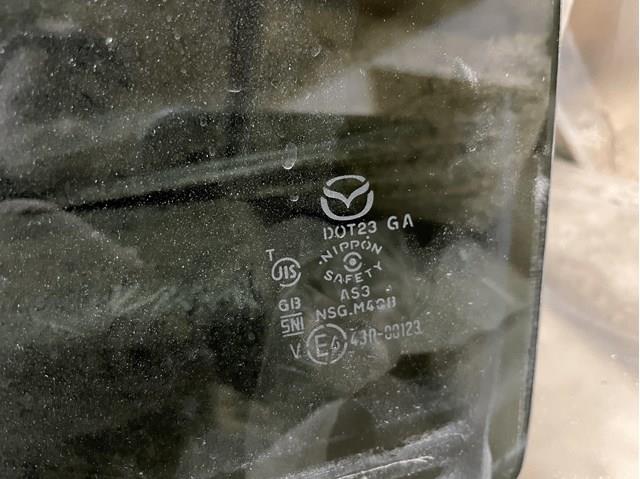 KB8C735109D Mazda Стекло двери задней левой