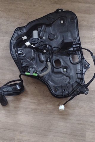 Купить KB7W72590 Mazda Механизм стеклоподъемника двери задней правой