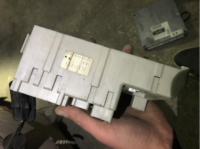 Caja de fusibles, trasera interior 8273342080 TOYOTA