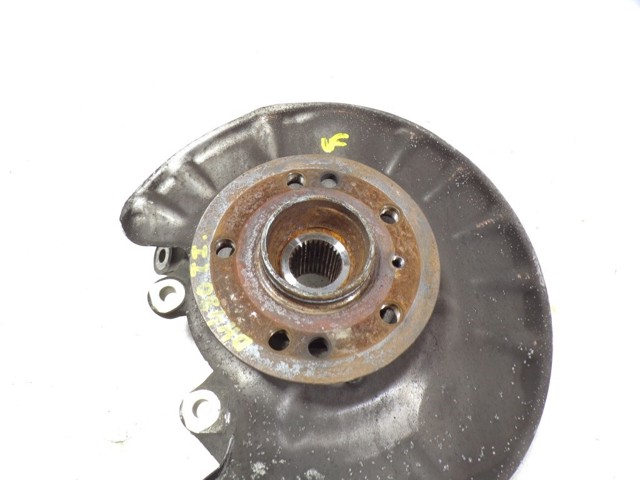 Цапфа задняя левая A1663500408 Mercedes
