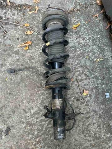 E61101CF0F Nissan/Infiniti Амортизатор передней подвески правый