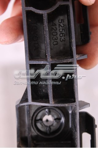 Ліве кріплення заднього бампера 5256342030 TOYOTA