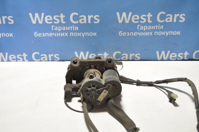 Суппорт задний правый LR061380 Land Rover