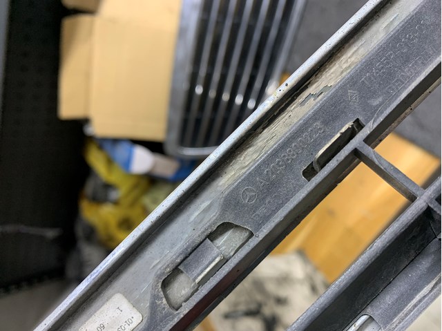 Решетка радиатора A2038800223 Mercedes