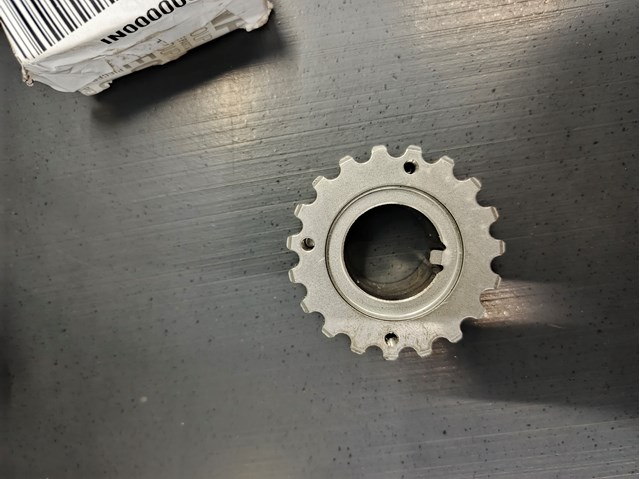 Engrenagem de cadeia da roda dentada de acionamento de cambota de motor Renault (RVI) 130211210R