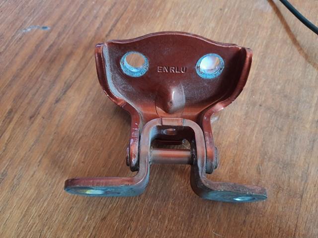 Bisagra de puerta trasera izquierda 793302B000 HYUNDAI
