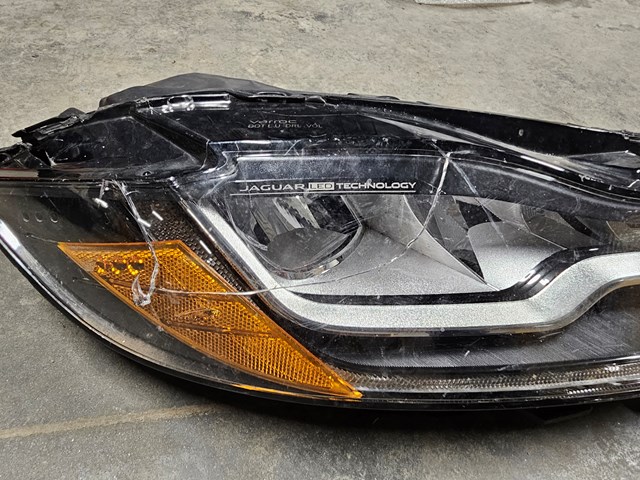 Правая фара T2H57021 Jaguar