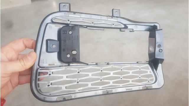 Заглушка противотуманки передней правой Land Rover DK6217K946AA