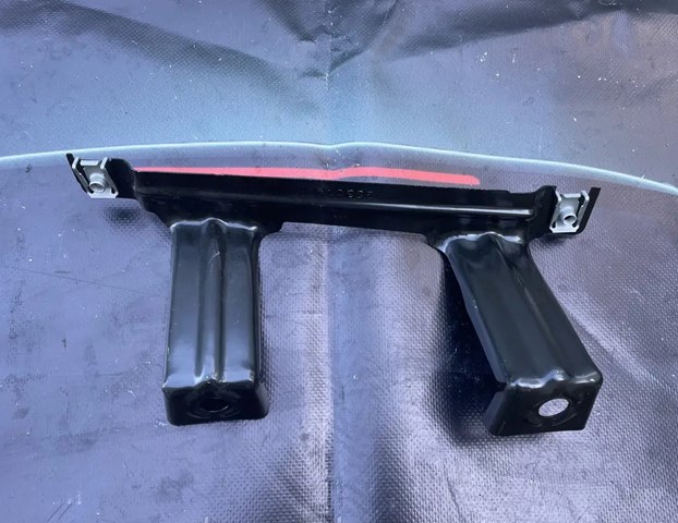 Soporte para guardabarros delantero, izquierdo superior 51647294551 BMW