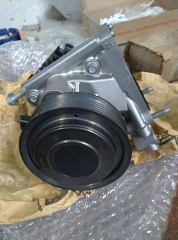 Помпа 55493045 General Motors