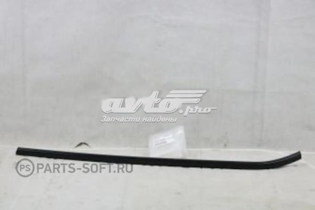 Молдинг лобового стекла правый на Subaru Forester S11, SG