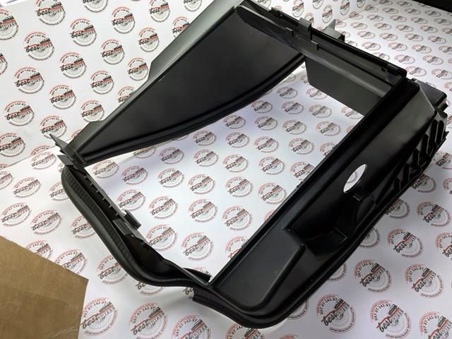 Купить LR044392 Land Rover Левый дефлектор радиатора