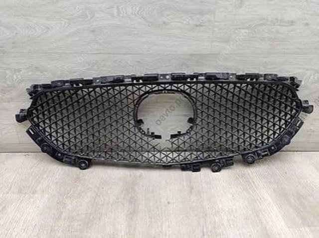 Решетка радиатора KJF250719A Mazda