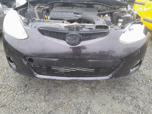 Передний бампер D65150031 Mazda