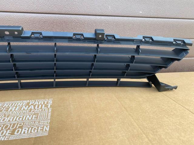 Moldura de la parrilla del parachoques delantero 620722558R RENAULT