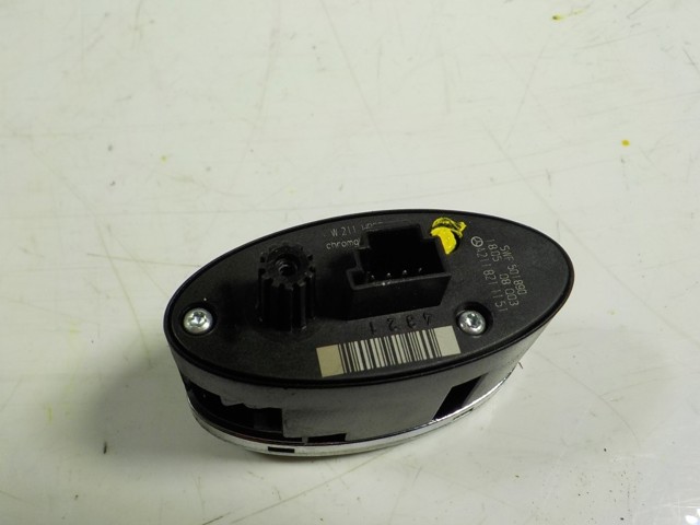 Кнопка салона привода крышки багажника (двери 3/5-й (ляды) A2118211151 Mercedes